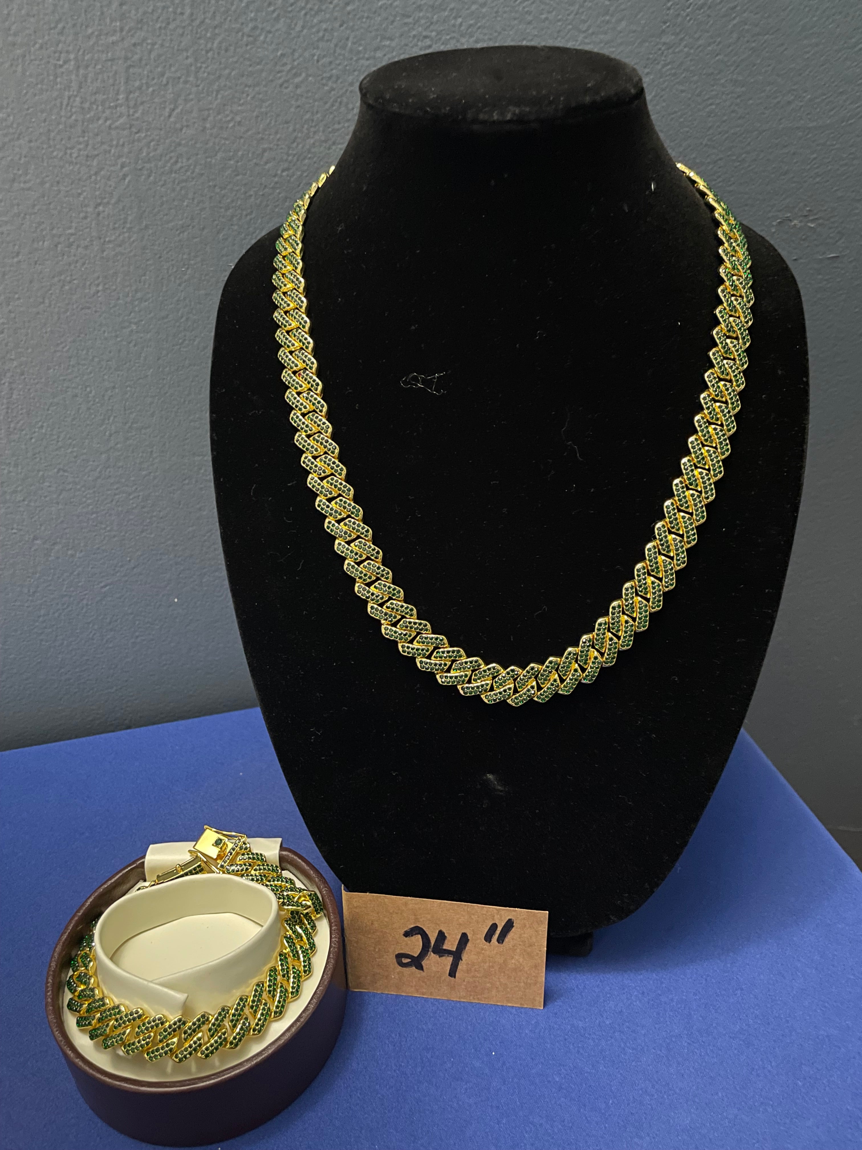 Green on gold necklace and bracelet