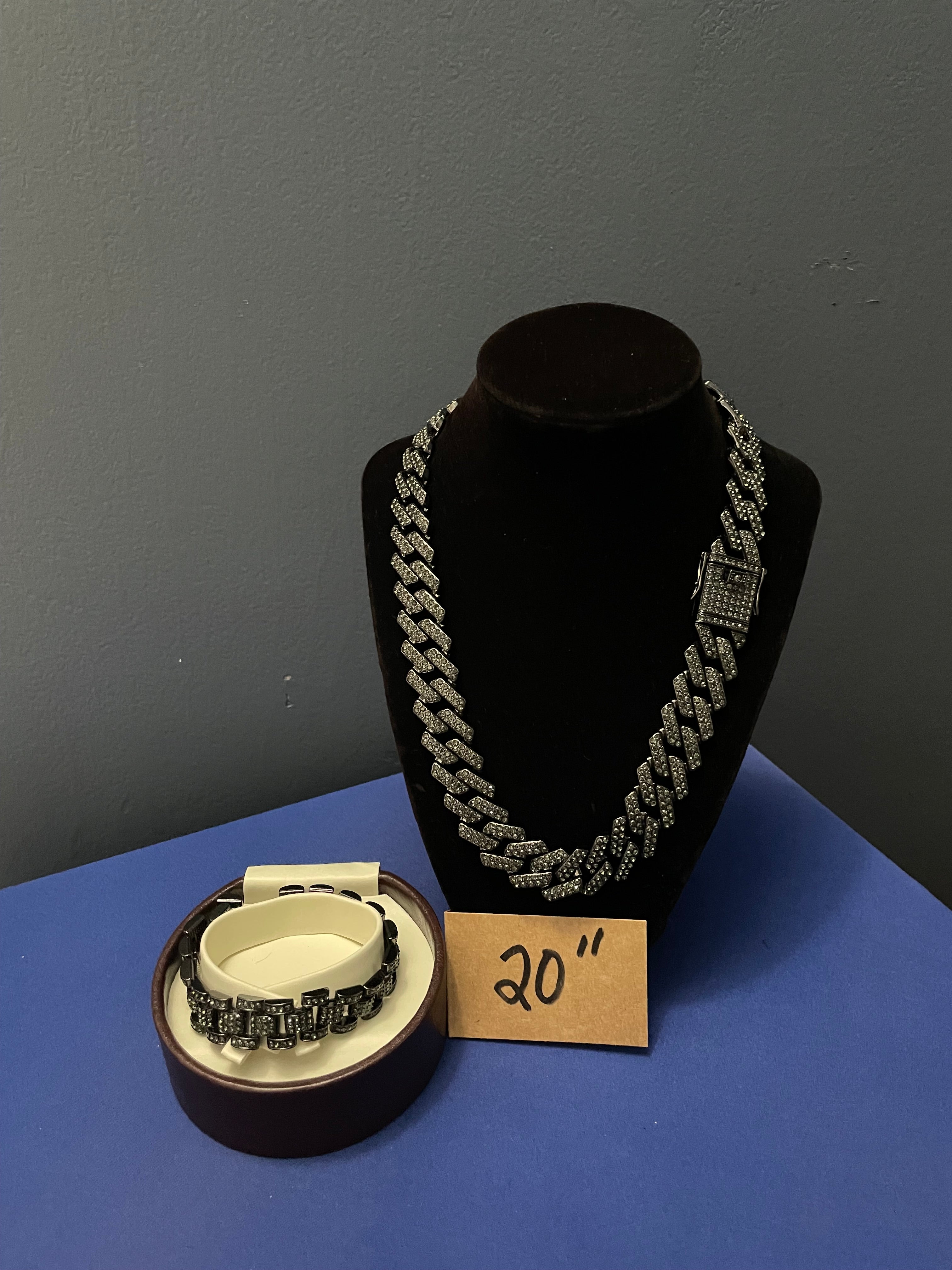 Black gun metal necklace and bracelet